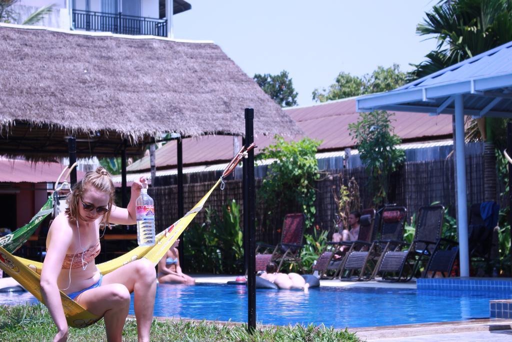 Pool Party Hostel Siem Reap Exterior photo