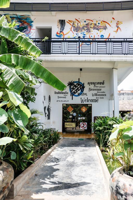 Pool Party Hostel Siem Reap Exterior photo