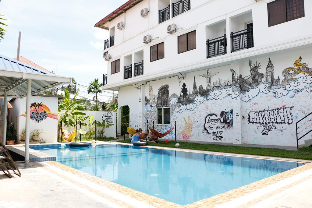 Pool Party Hostel Siem Reap Exterior photo