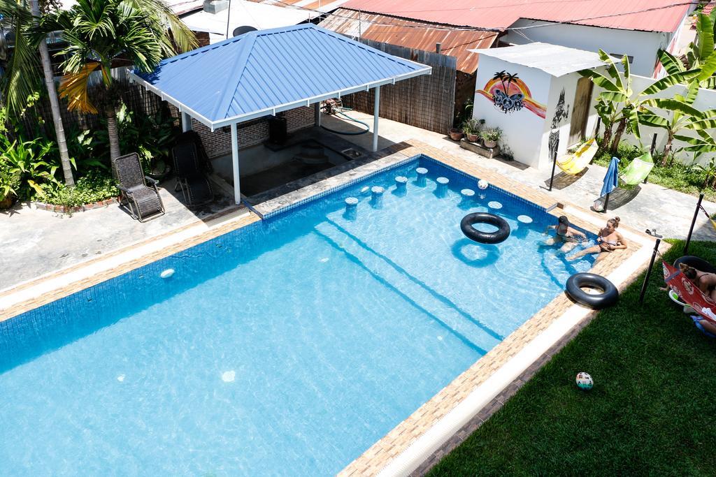 Pool Party Hostel Siem Reap Exterior photo