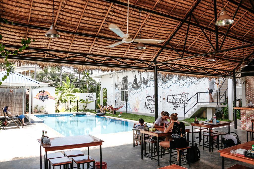 Pool Party Hostel Siem Reap Exterior photo